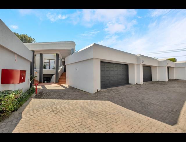 3 BEDROOM TOWNHOUSE FOR SALE IN BENMORE GARDENS